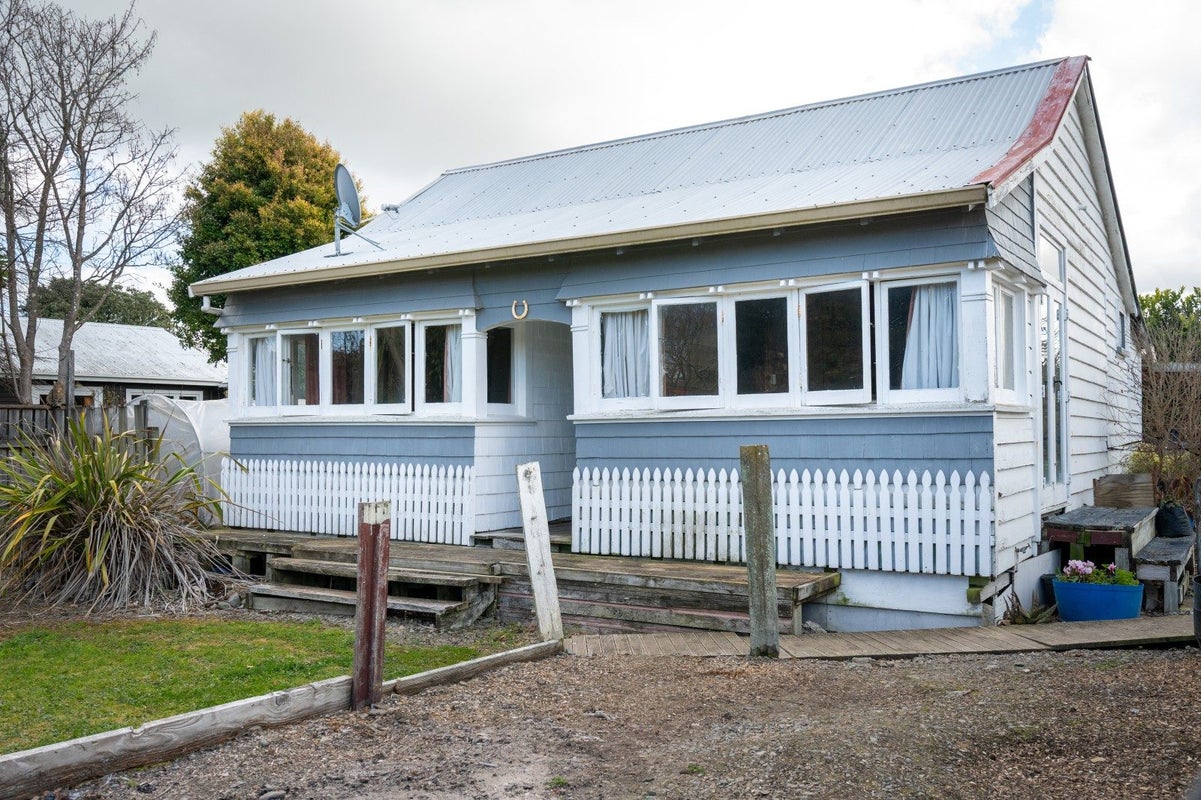 14 Oregon Road, Te Awanga, Te Awanga - Carousel 1