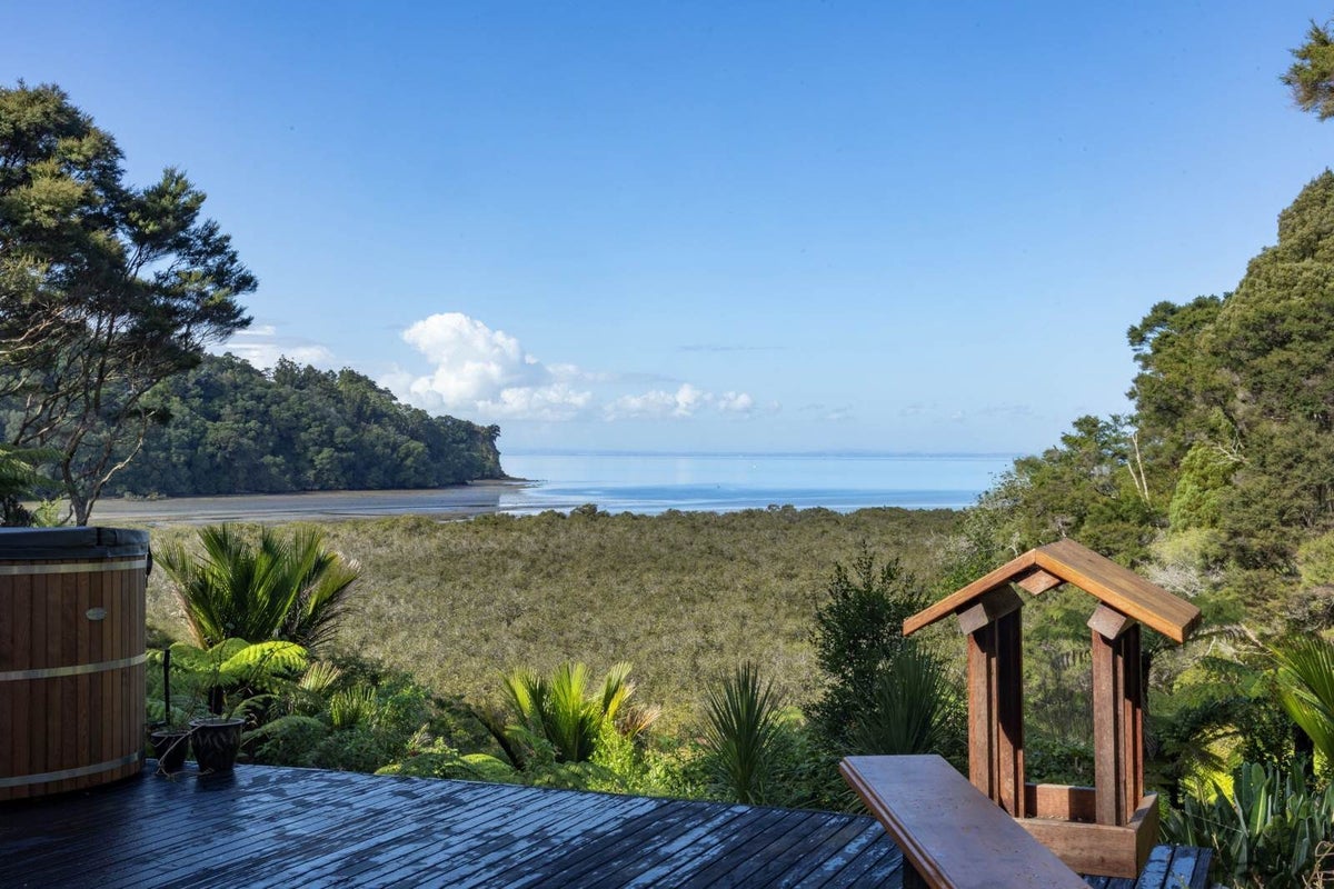 1 Janet Place, Laingholm, Auckland - Carousel 2