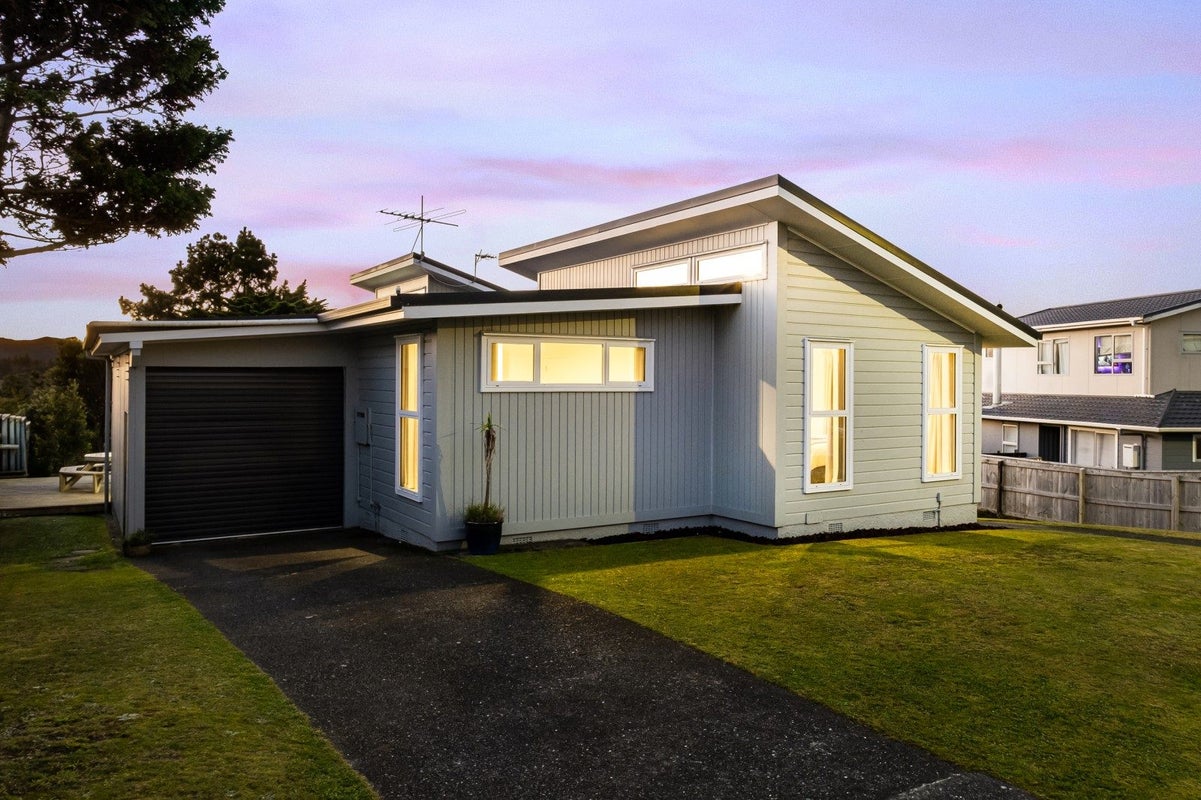 8 Japonica Crescent, Ranui, Porirua - Carousel 1