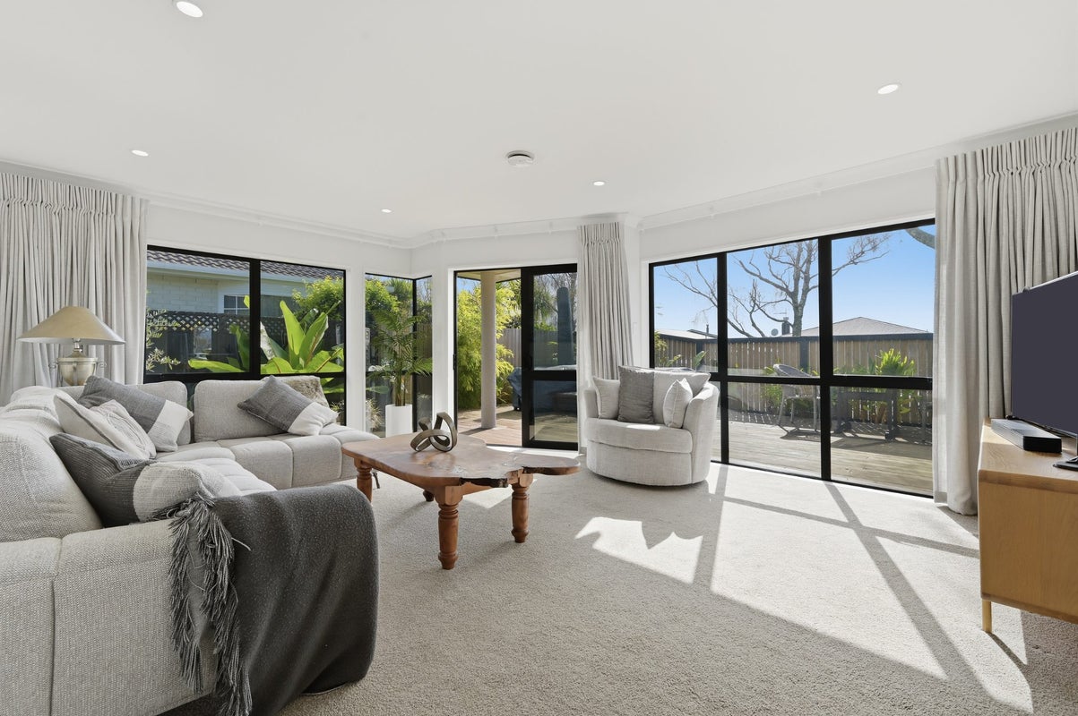 15 Ngahere Street, Otumoetai, Tauranga - Carousel 1