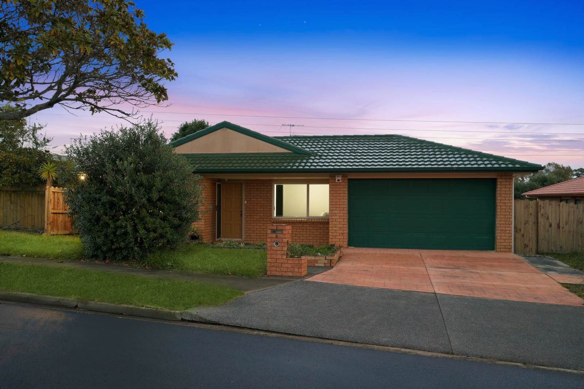 6 Hansworth Place, Flat Bush, Auckland - Carousel 1