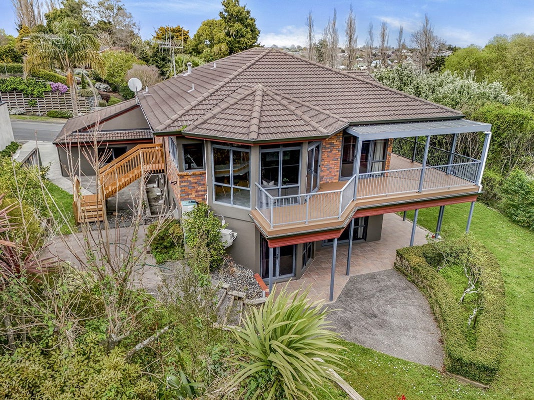 1 Harrowfield Drive, Harrowfield, Hamilton - Carousel 1