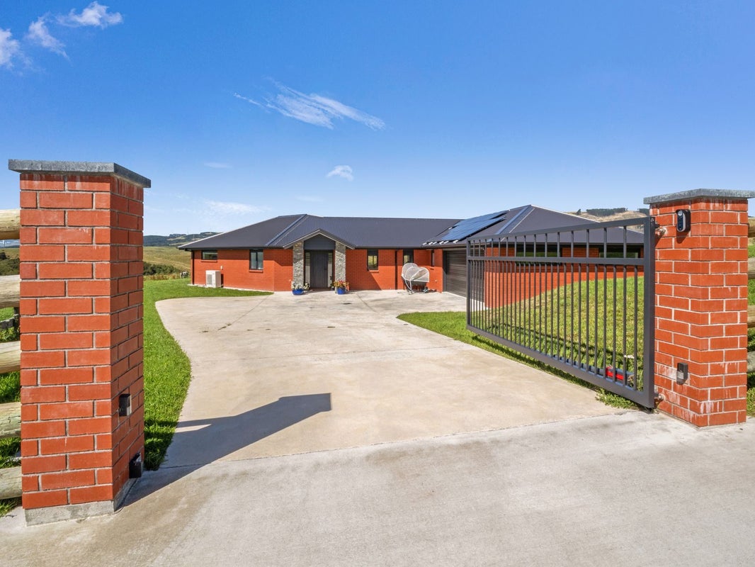 172 Kingsdale Park Drive, Palmerston North - Carousel 1