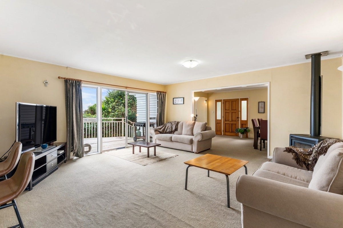 1/12 Gibraltar Street, Howick, Auckland - Carousel 2