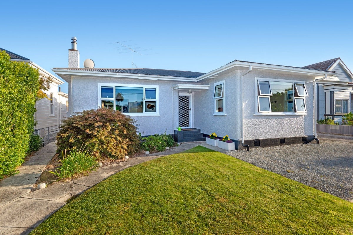 10 Domett Street, Whataupoko, Gisborne - Carousel 1