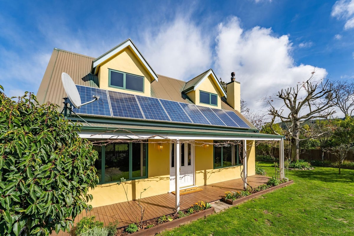 15 Bird Lane, Wakefield - Carousel 1