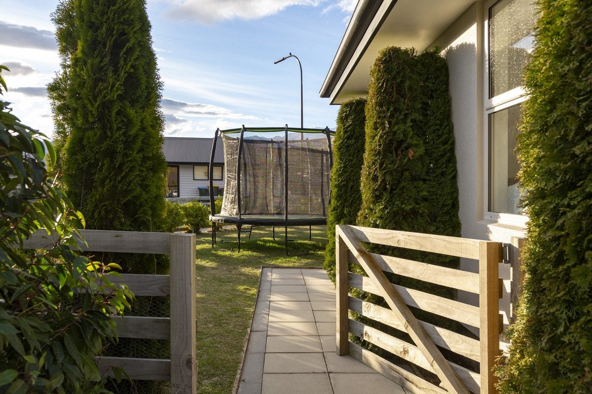 3 Tudor Lane, Lower Shotover, Lower Shotover - Carousel 1