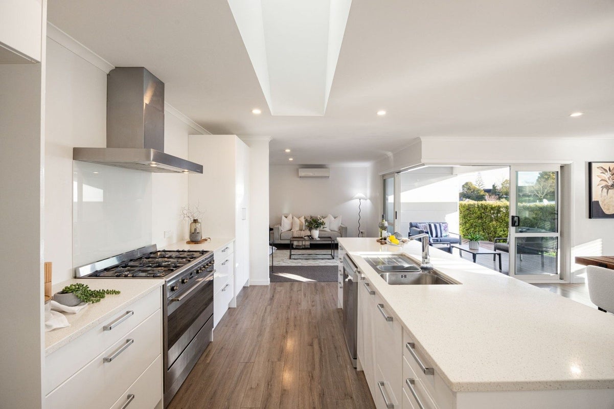 21 The Dales, Dinsdale, Hamilton - Carousel 2