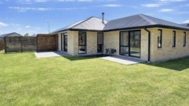 60 Suffolk Drive, Kirwee, Kirwee - Carousel 1