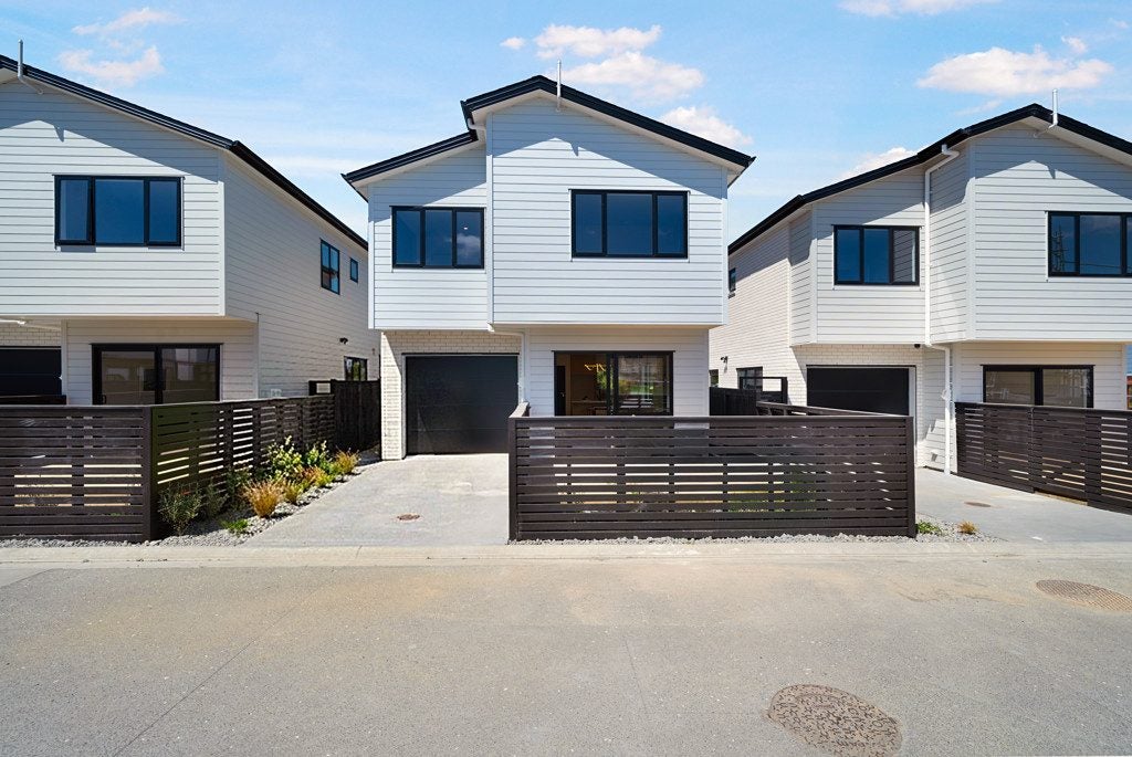 15 Octans Road, Westgate, Auckland - Carousel 1