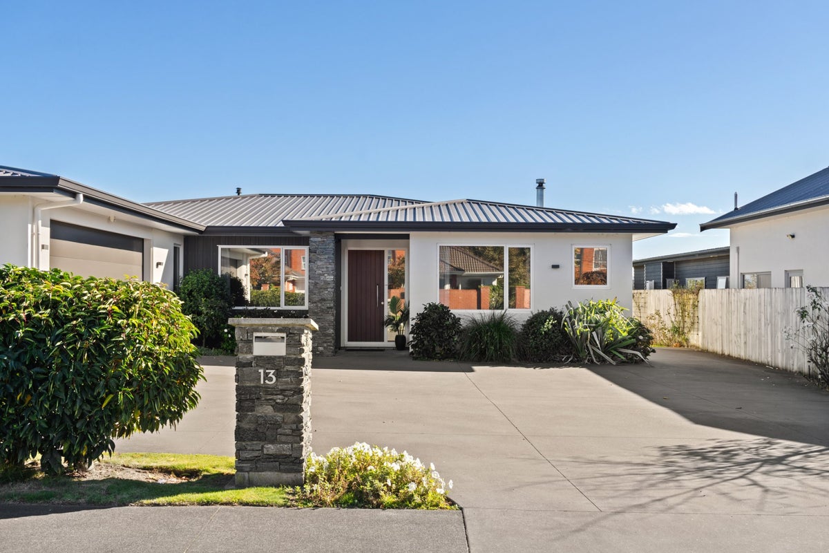 13 Gwyneth Place, Lytton West, Gisborne - Carousel 1