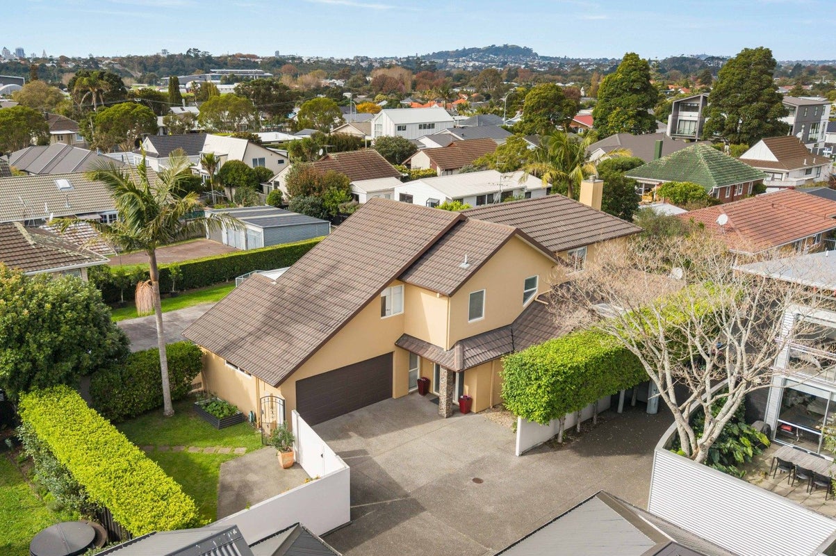 25A Wainui Avenue, Point Chevalier, Auckland - Carousel 1