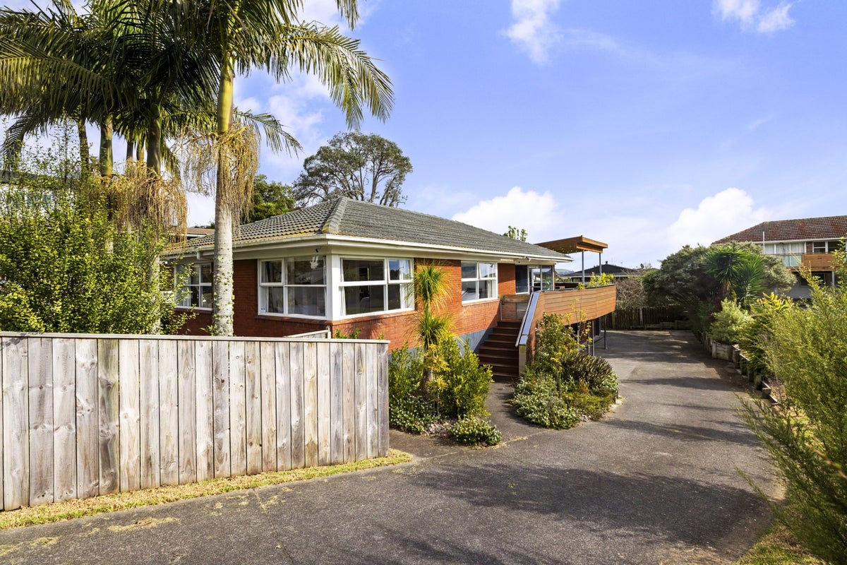 51 O'Halloran Road, Howick, Auckland - Carousel 1