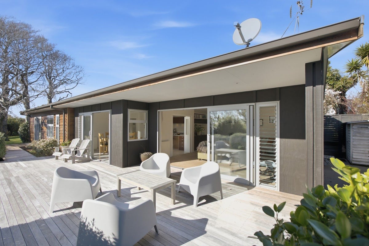 1 Honnor Place, Hurdon, New Plymouth - Carousel 1