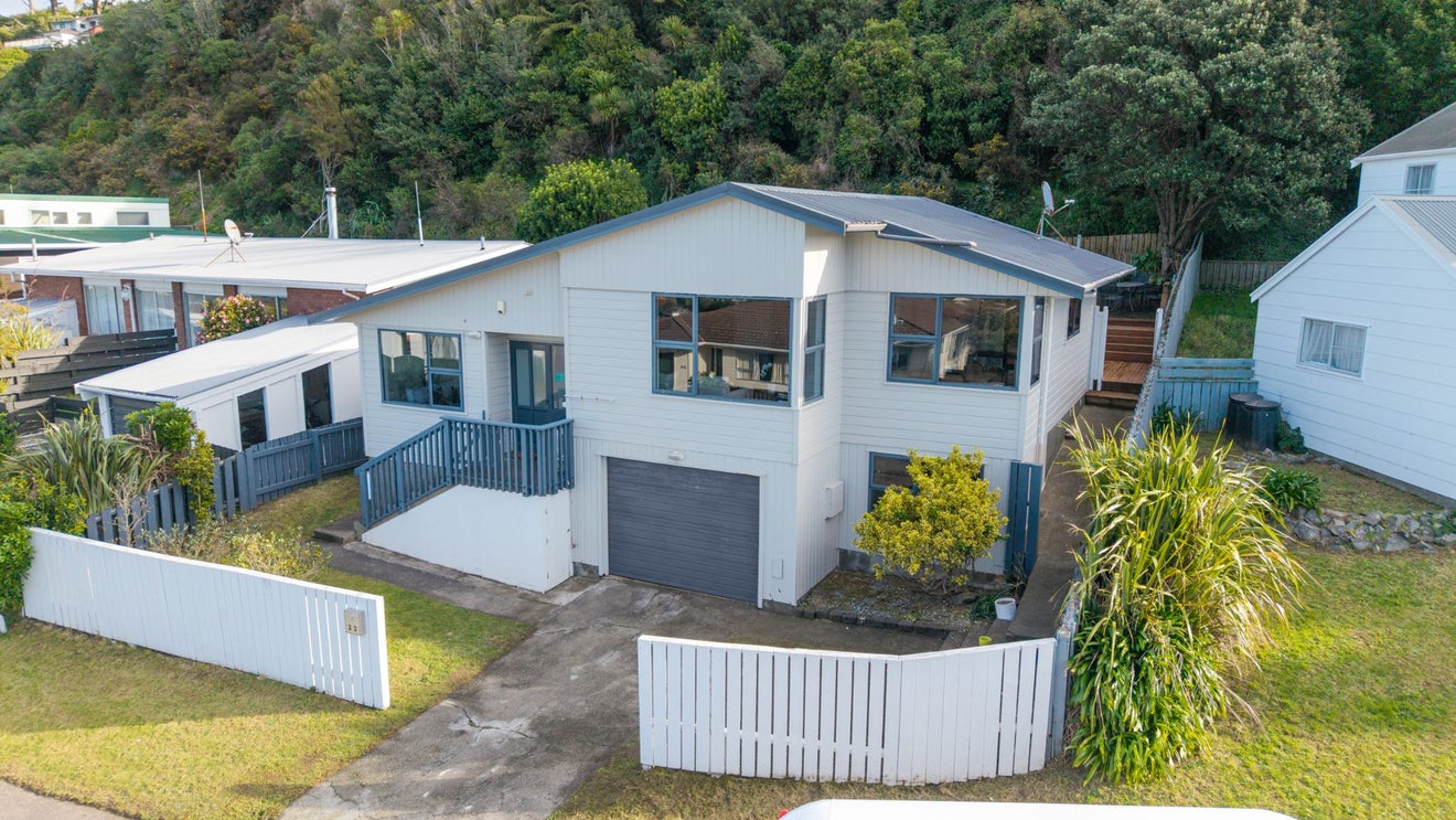 33 Old Coach Road, Johnsonville, Wellington - Carousel 1