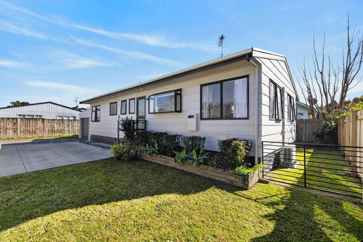 8A Solomon Street, Brookfield, Tauranga - Carousel 1