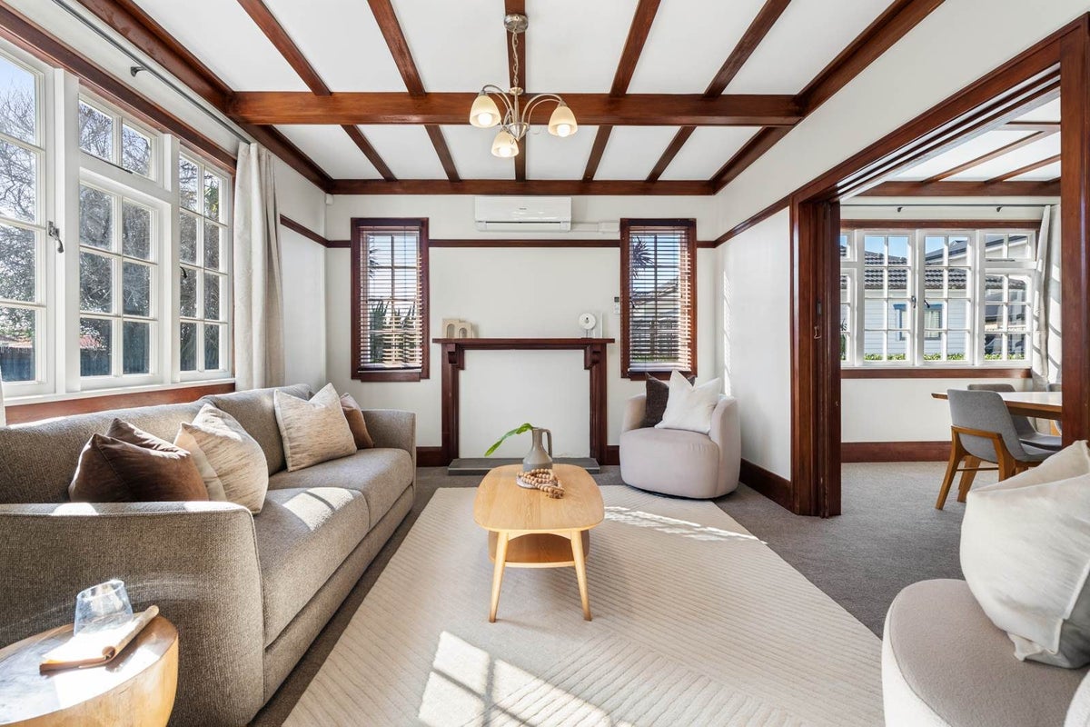10A Ropata Avenue, Point England, Auckland - Carousel 2
