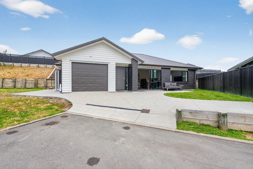 12 Rewarewa Way, Timberlea, Upper Hutt - Carousel 2