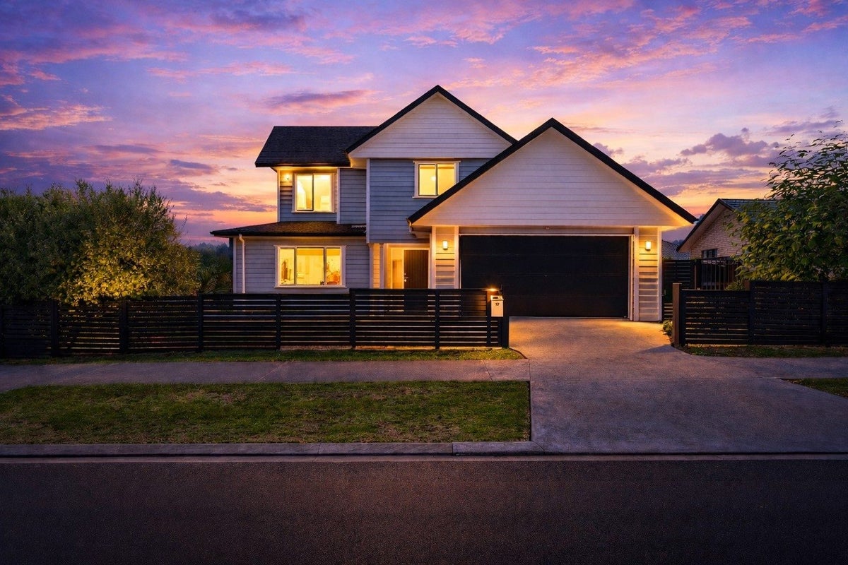 17 Walter Ruddock Avenue, Kumeu - Carousel 1