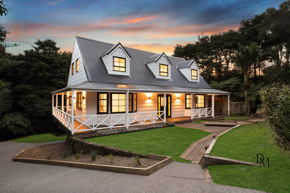 26 Paulownia Place, Totara Heights, Auckland - Carousel 1