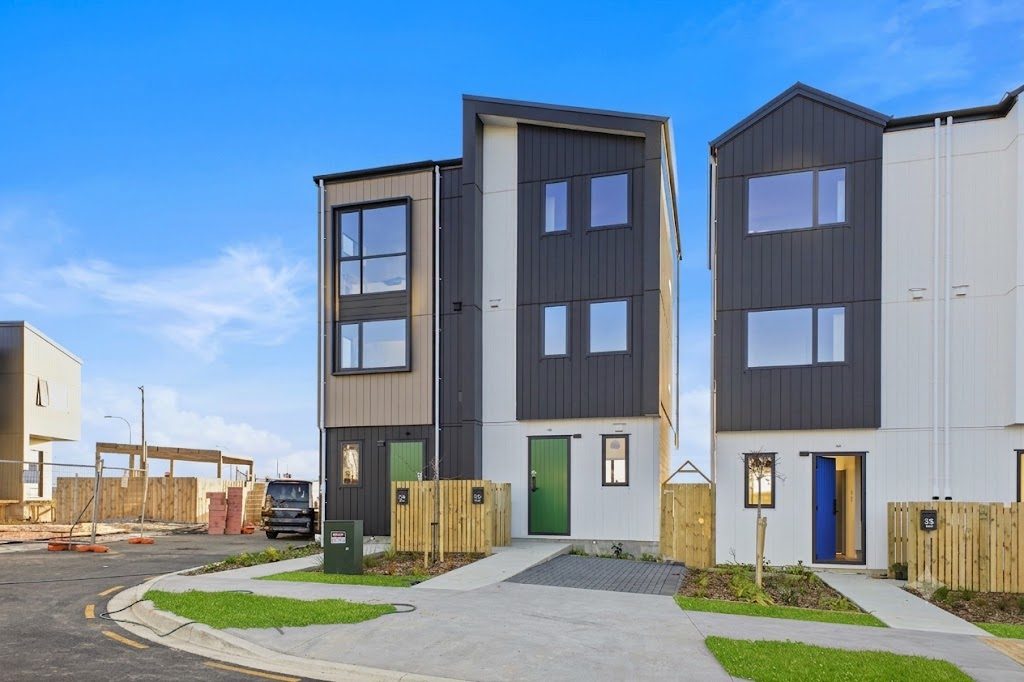 36 Takarore Crescent, Flat Bush, Auckland - Carousel 1