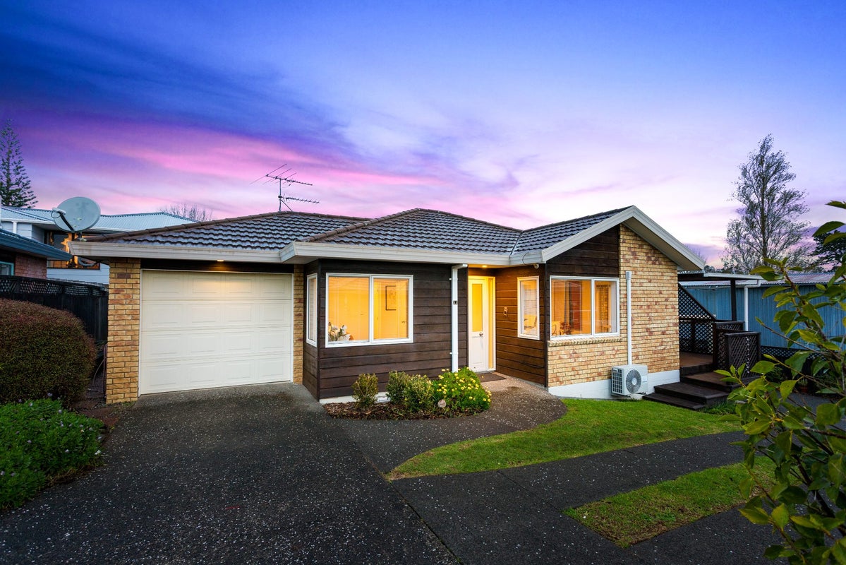 11 Imelda Road, Te Atatu Peninsula, Auckland - Carousel 1