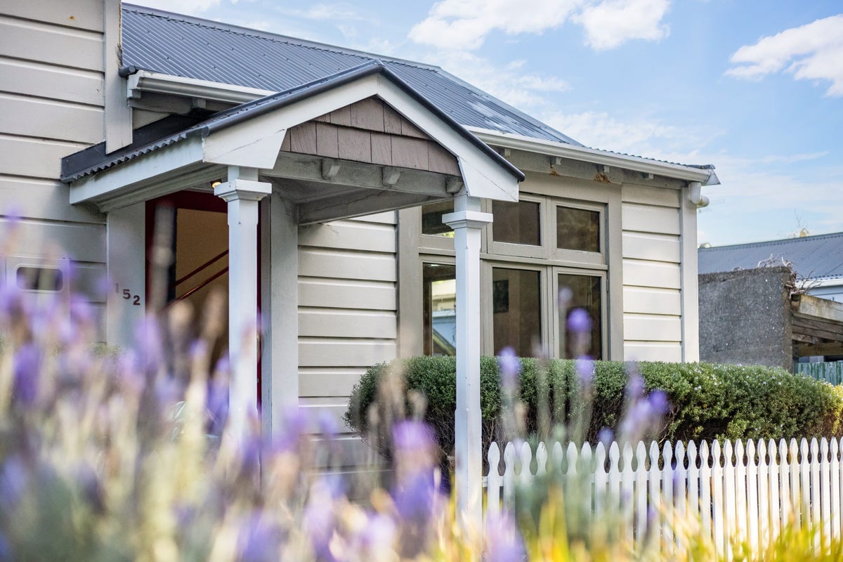 152 Russell Terrace, Berhampore, Wellington - Carousel 2