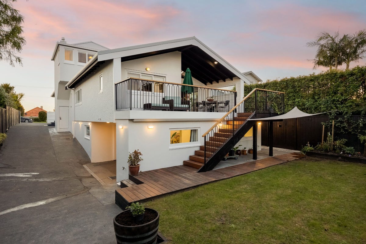 21 Sunny Brae Crescent, Westmere, Auckland - Carousel 1