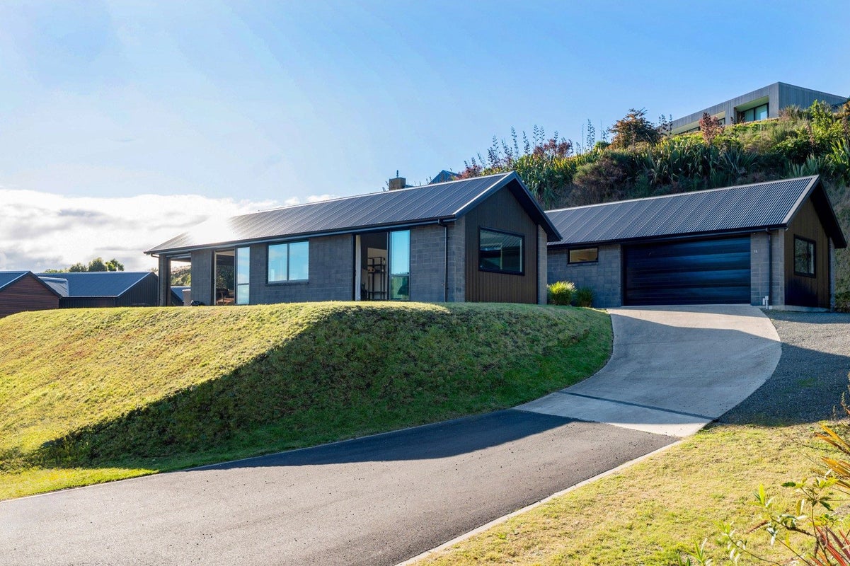 13 Sparrowhawk Way, Kinloch, Taupo, Waikato - Carousel 21