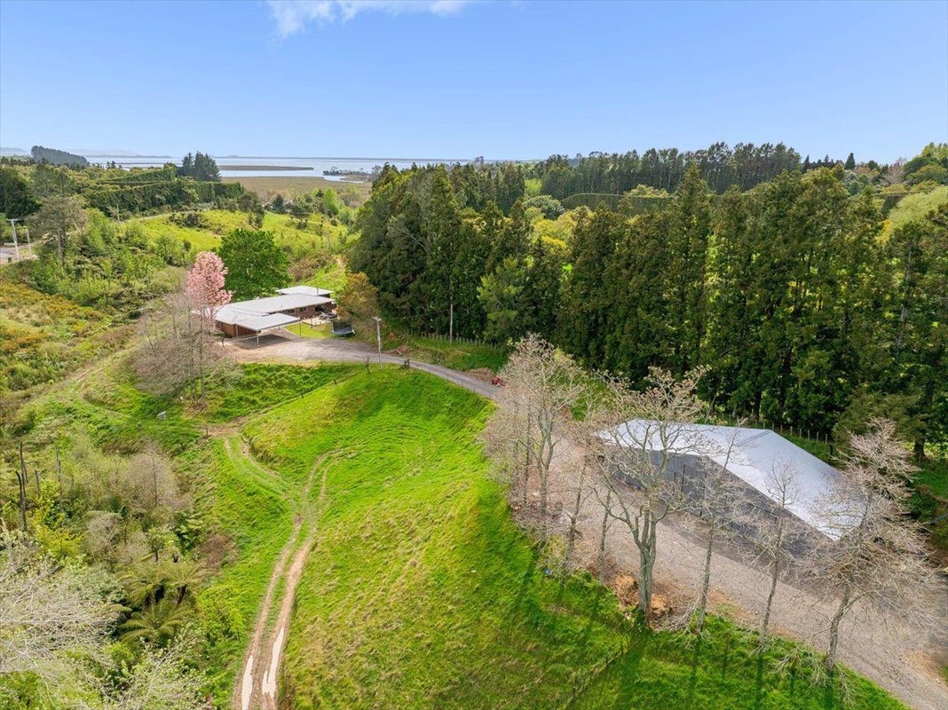 1538 State Highway 2, Whakamarama, Katikati - Carousel 1