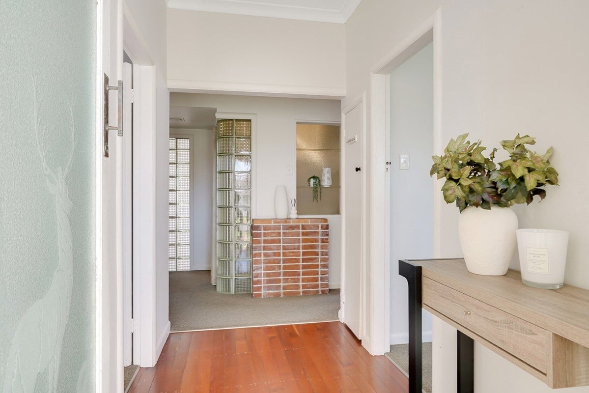 64 Galloway Street, Hamilton East, Hamilton - Carousel 2