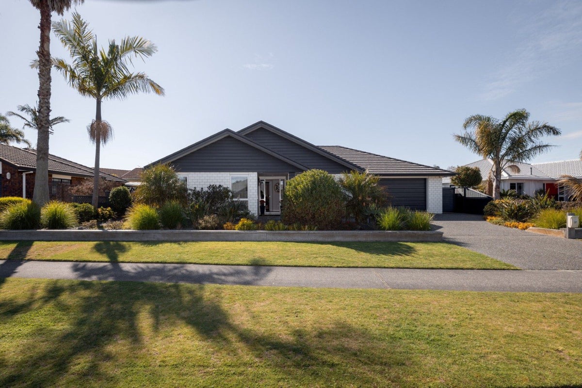 37 Santa Monica Drive, Papamoa Beach, Papamoa - Carousel 1