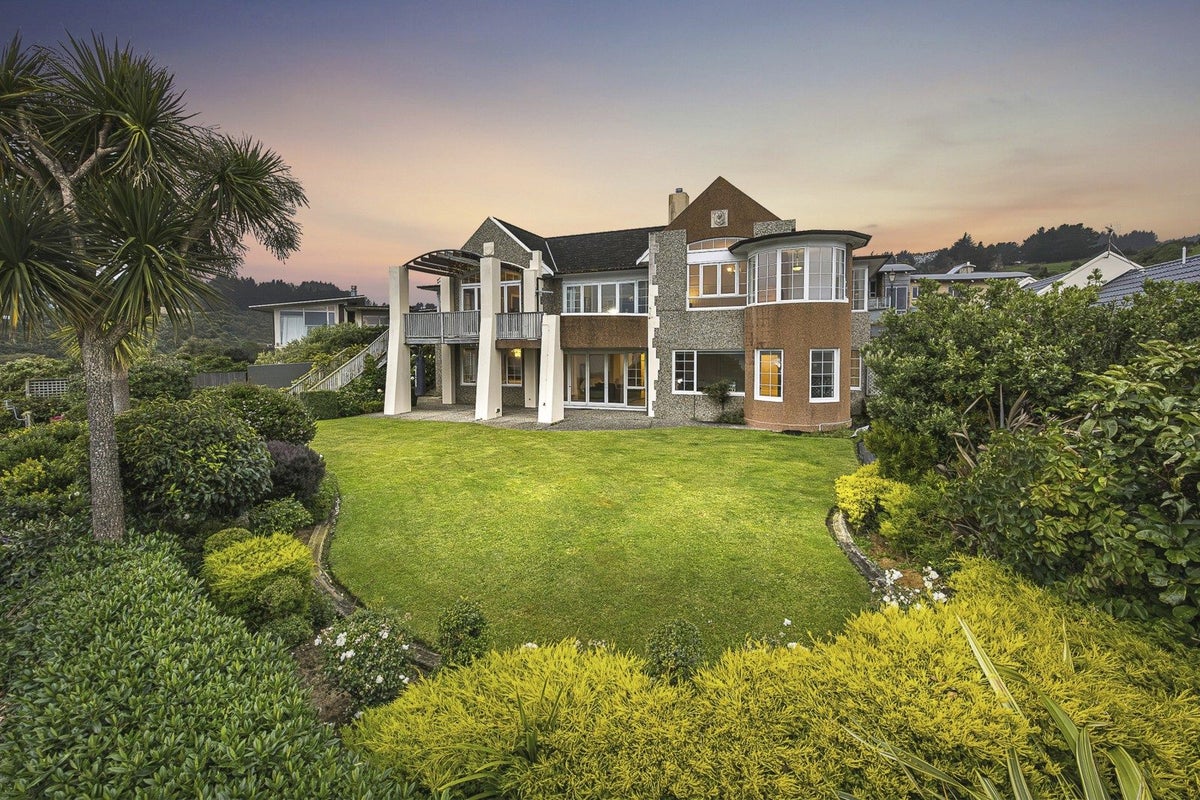 6 Mission Cove, Company Bay, Dunedin - Carousel 2