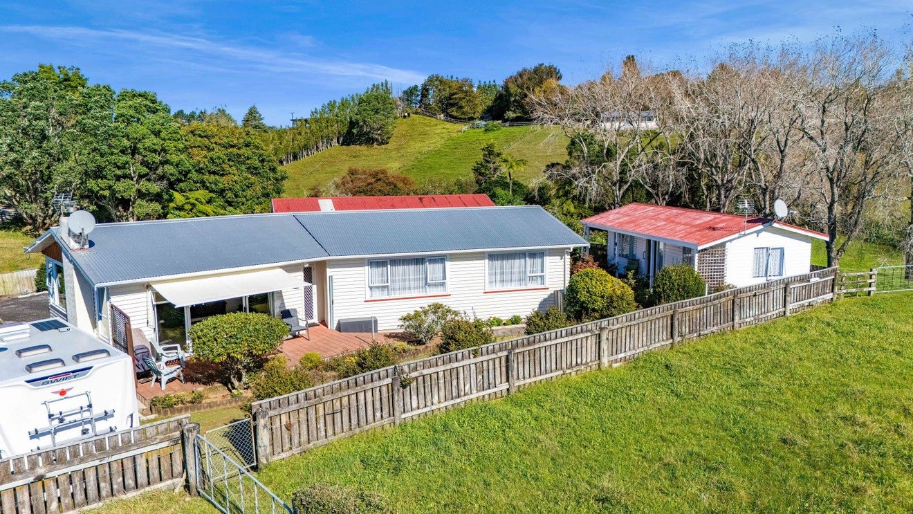 558 Mangorei Road, Mangorei, New Plymouth - Carousel 38