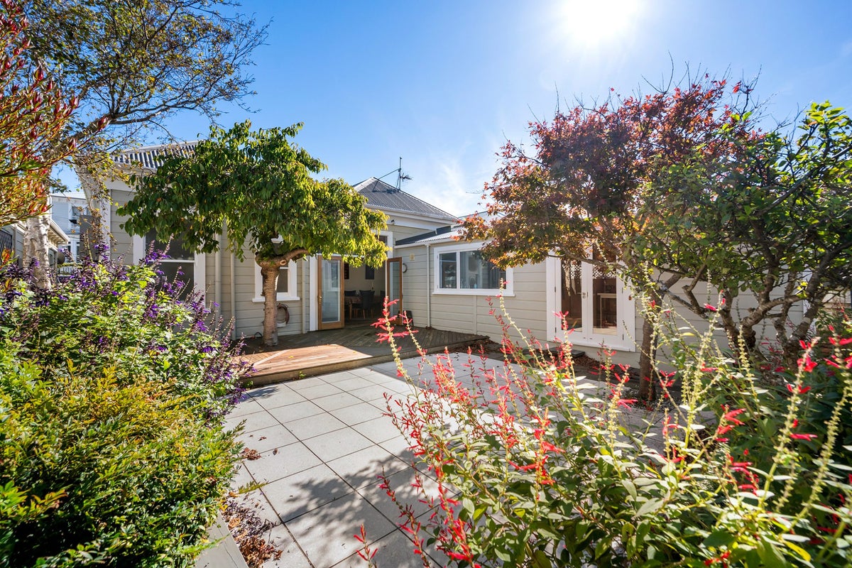 43 Porritt Avenue, Mount Victoria, Wellington - Carousel 2