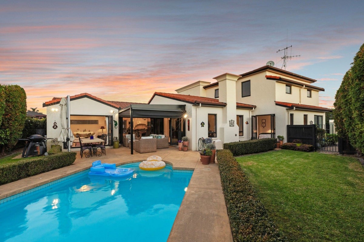 1 Waimarama Close, Papamoa Beach, Papamoa - Carousel 1