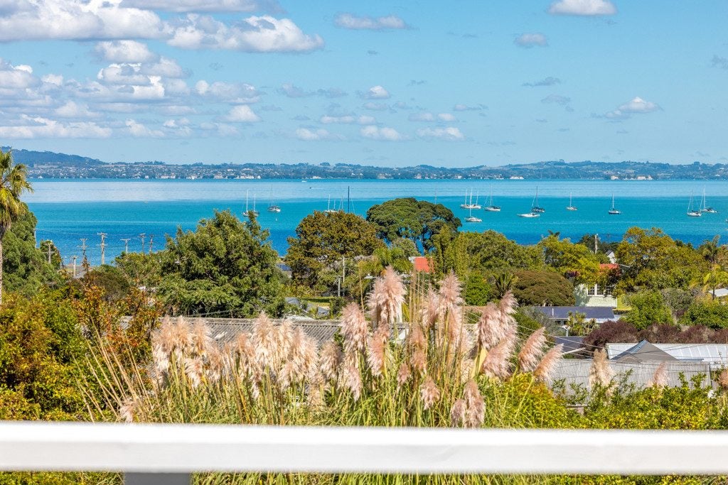 152 Ocean View Road, Oneroa, Waiheke Island - Carousel 1