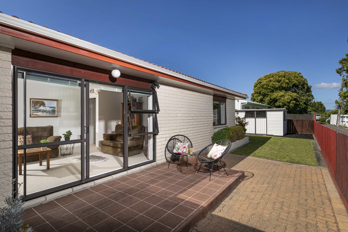 2/31A Colwill Road, Massey, Auckland - Carousel 2