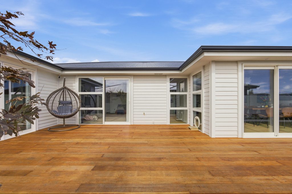 127 Prestons Park Drive, Marshland, Christchurch - Carousel 1