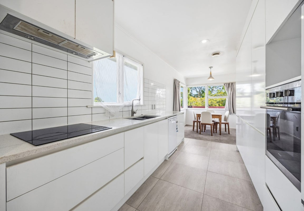 4 Riverhills Avenue, Pakuranga Heights, Auckland - Carousel 1