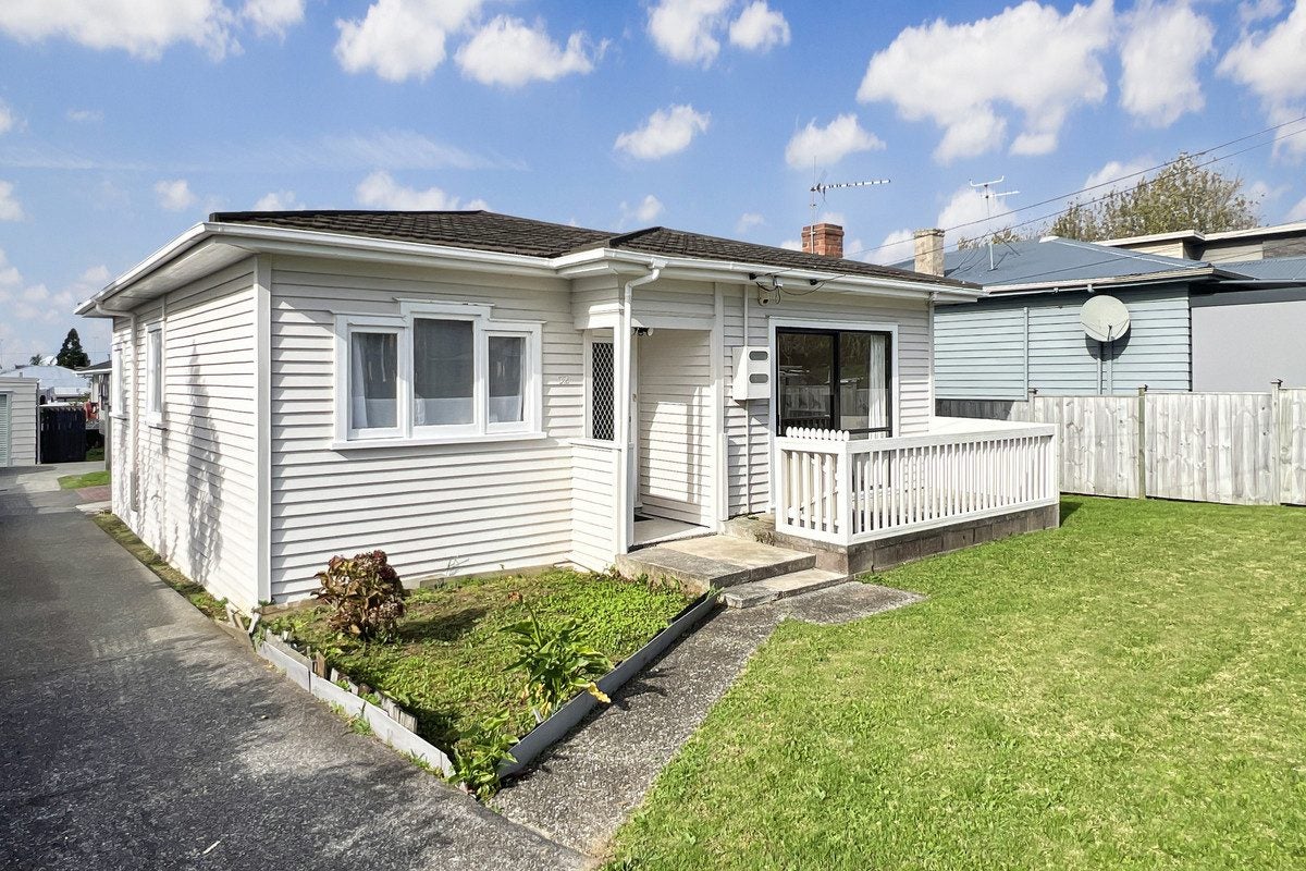 52 Winstone Road, Mount Roskill, Auckland - Carousel 1