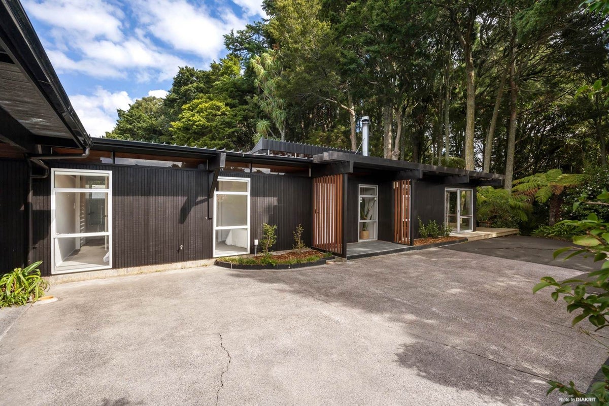 52 Collie Street, Hillpark, Auckland - Carousel 1