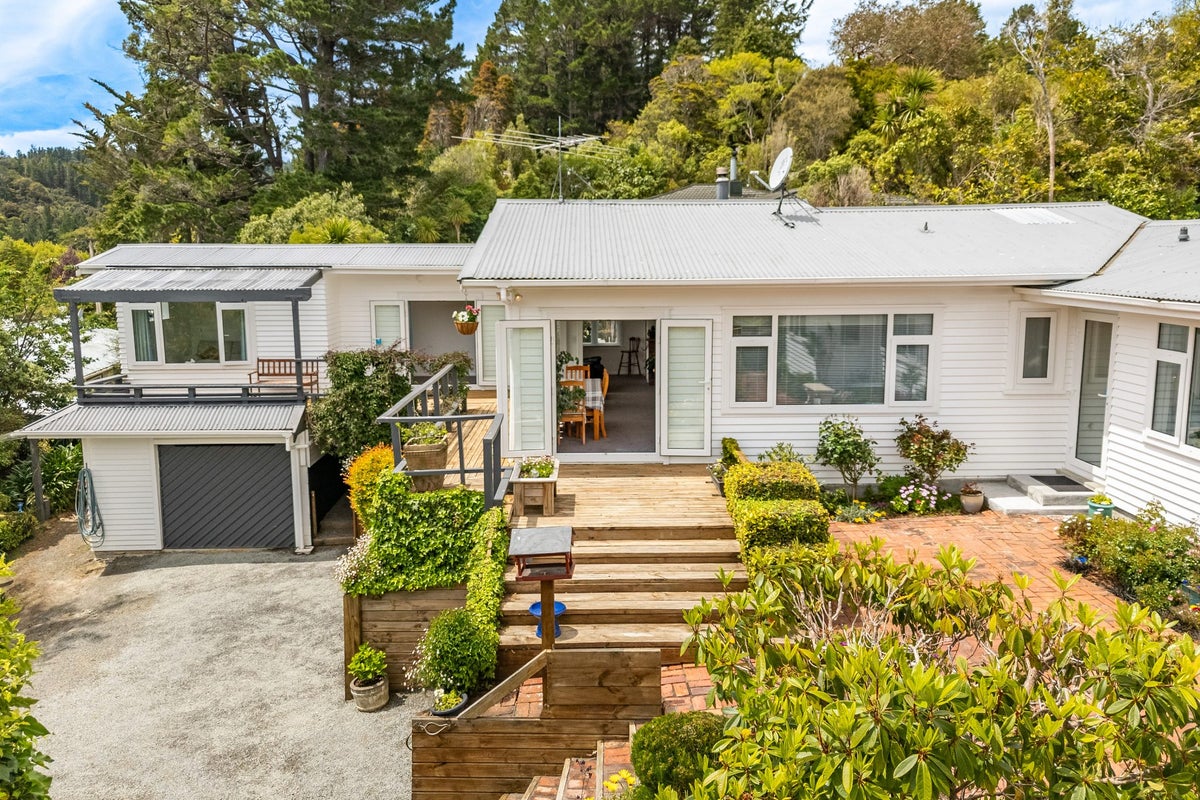 100A Plateau Road, Te Marua, Upper Hutt - Carousel 2
