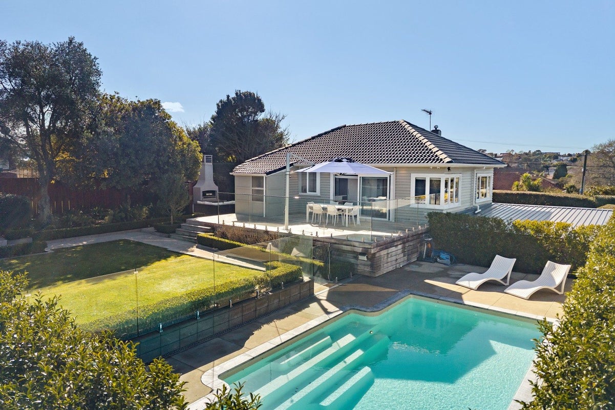 1 Cassino Street, Bayswater, Auckland - Carousel 1