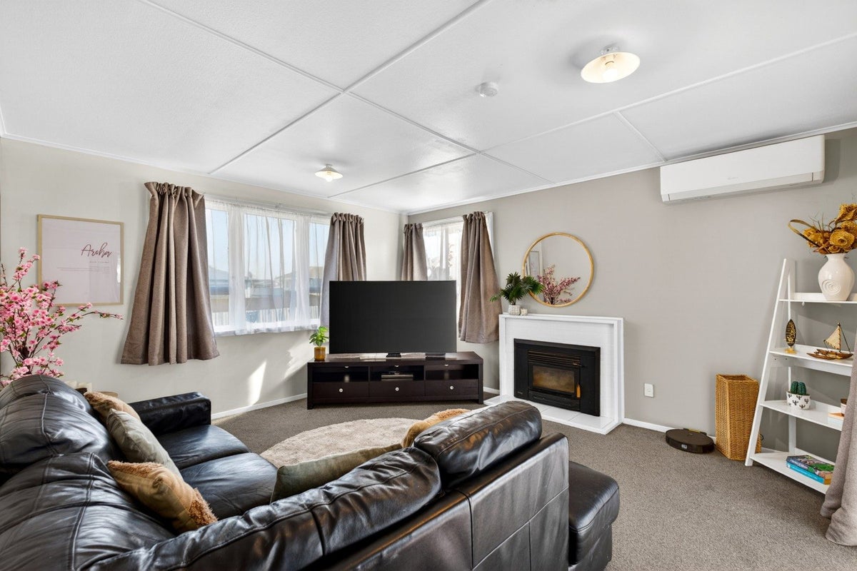 32 Venables Avenue, Onekawa, Napier - Carousel 2
