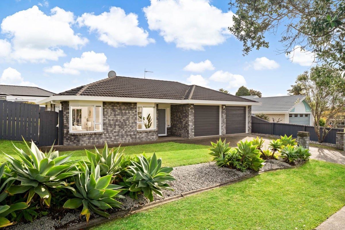 15 Picasso Drive, West Harbour, Auckland - Carousel 1