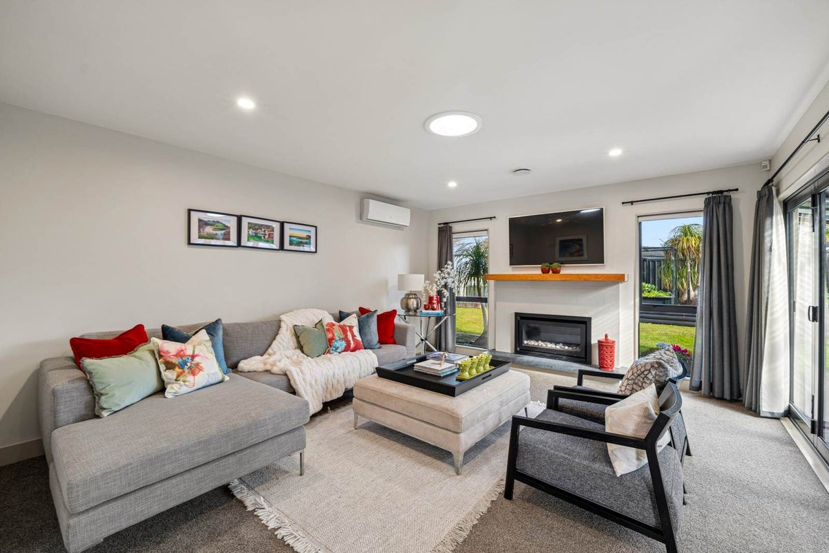 11 Piriti Drive, Te Atatu Peninsula, Auckland - Carousel 2