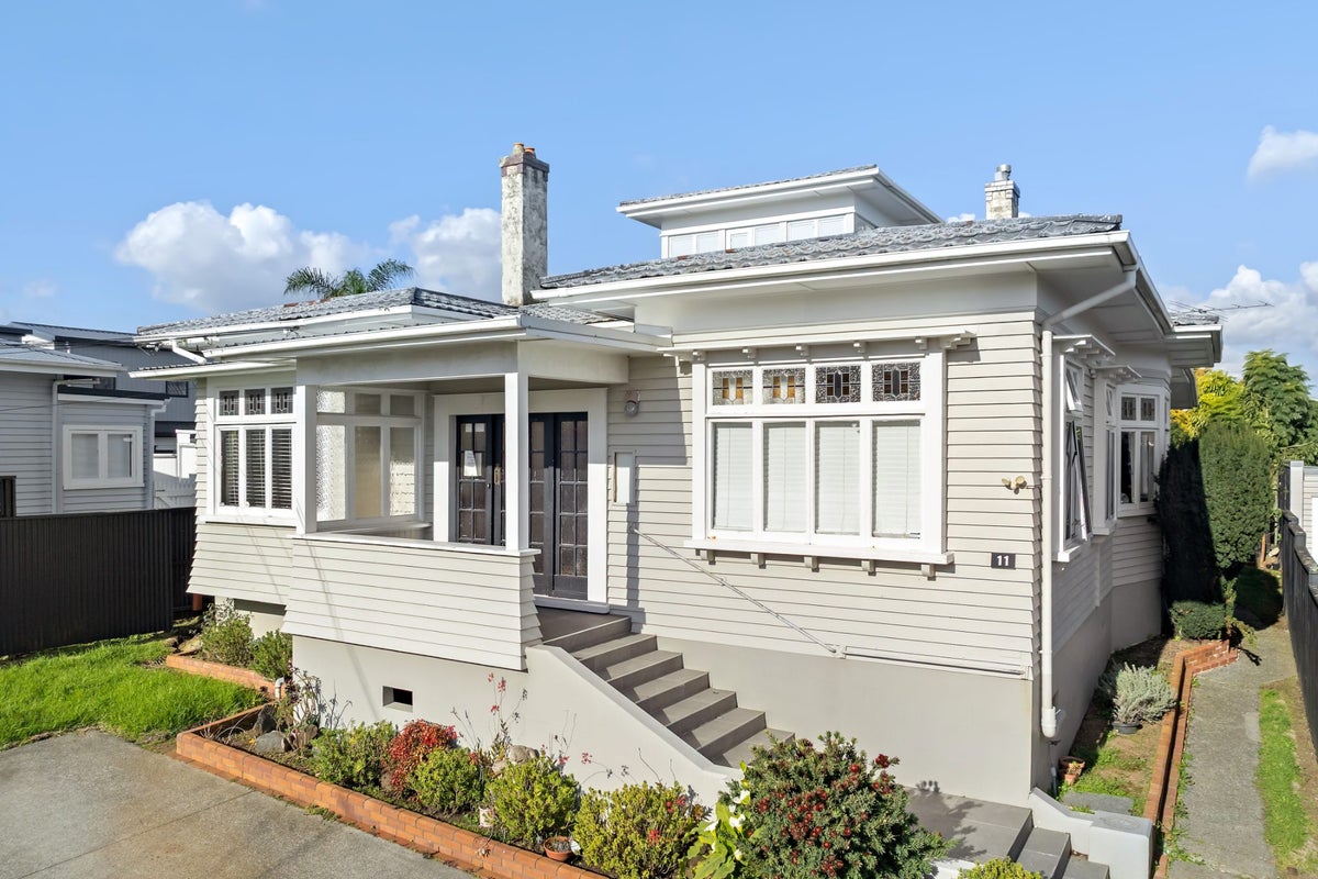 11 Amaru Road, One Tree Hill, Auckland - Carousel 1