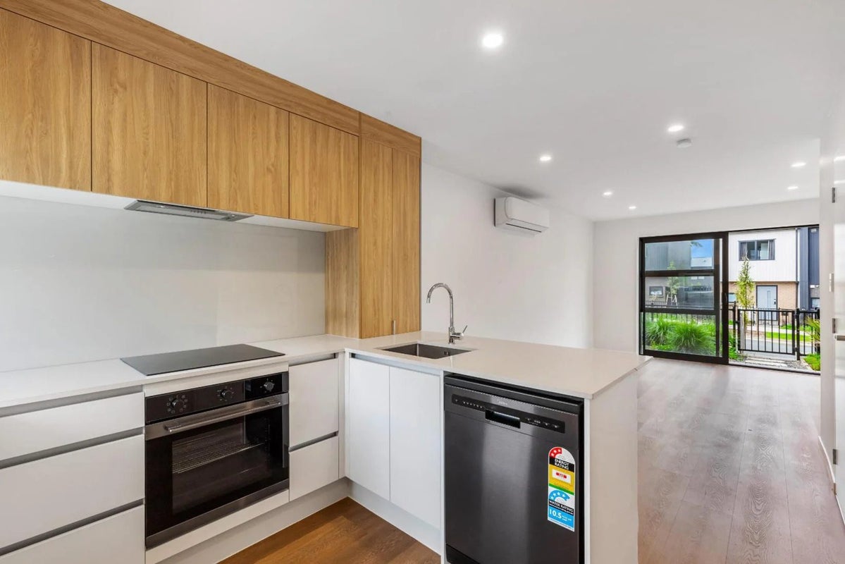 323 Glengarry Road, Glen Eden, Auckland - Carousel 1