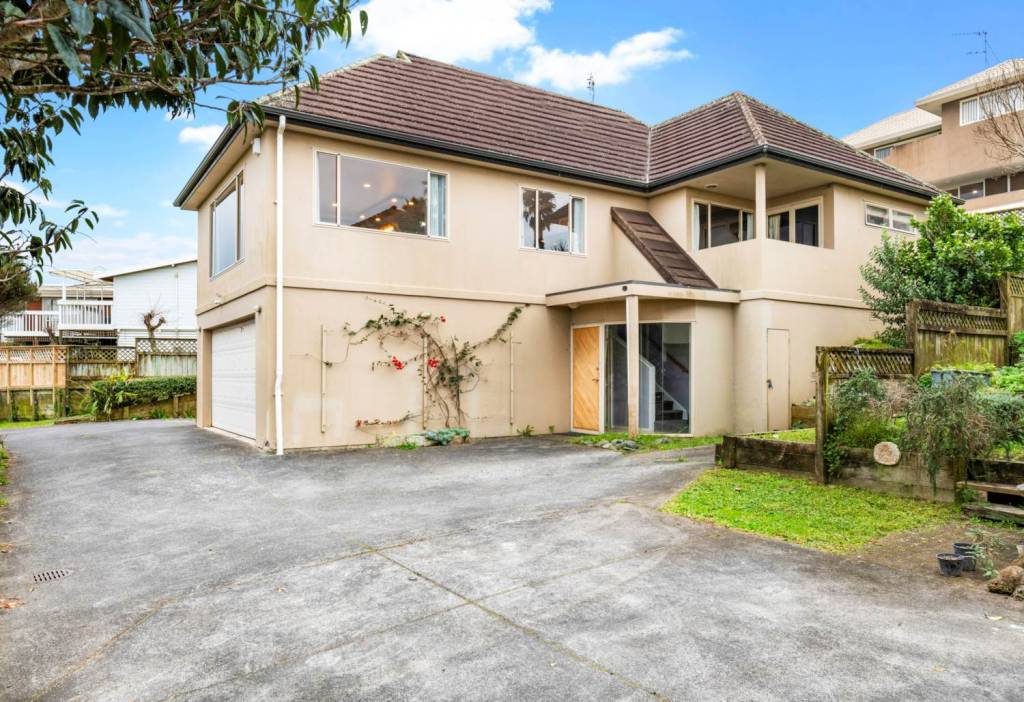 27 Lobelia Rise, Goodwood Heights, Auckland - Carousel 1